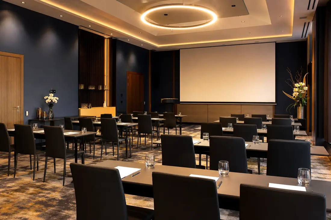 Exemple : salle de séminaire équipée, illustration de logistique événementielle en entreprise